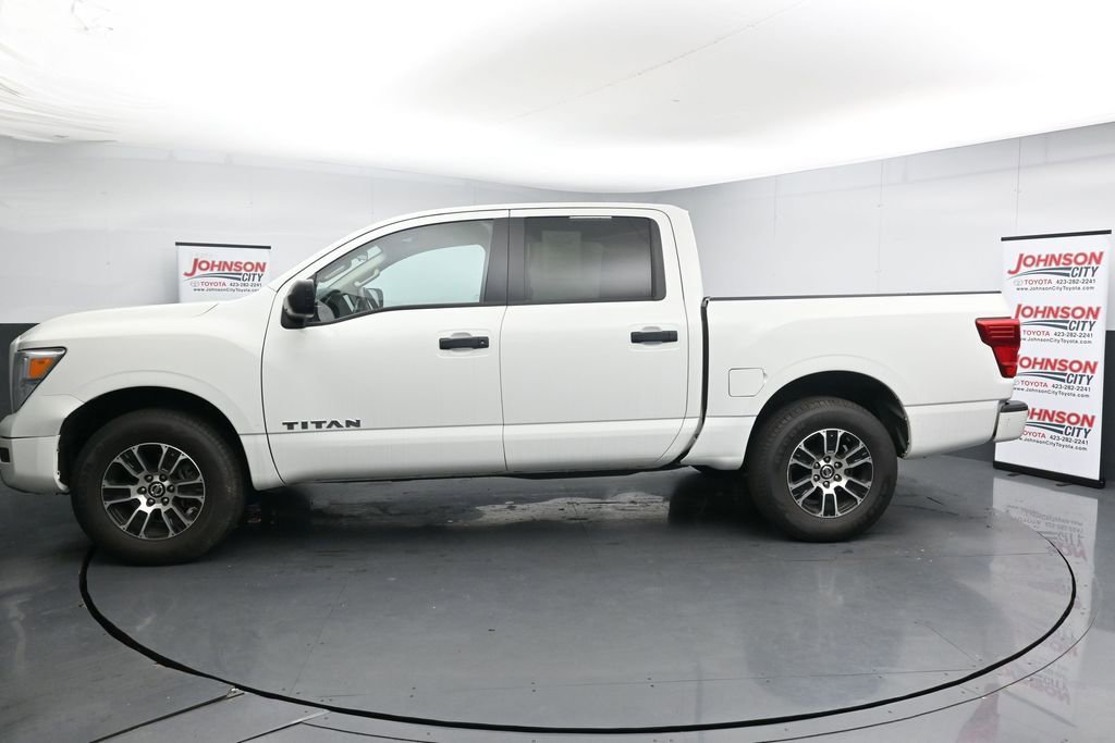 Used 2022 Nissan Titan SV image 5