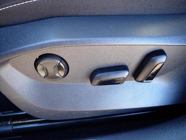 Used 2022 Volkswagen Taos SE w/ Panoramic Sunroof Package image 13