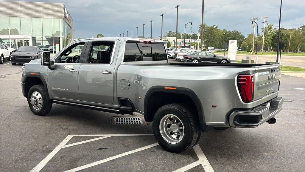 Used 2024 GMC Sierra 3500 Denali Ultimate AWD/4WD image 3