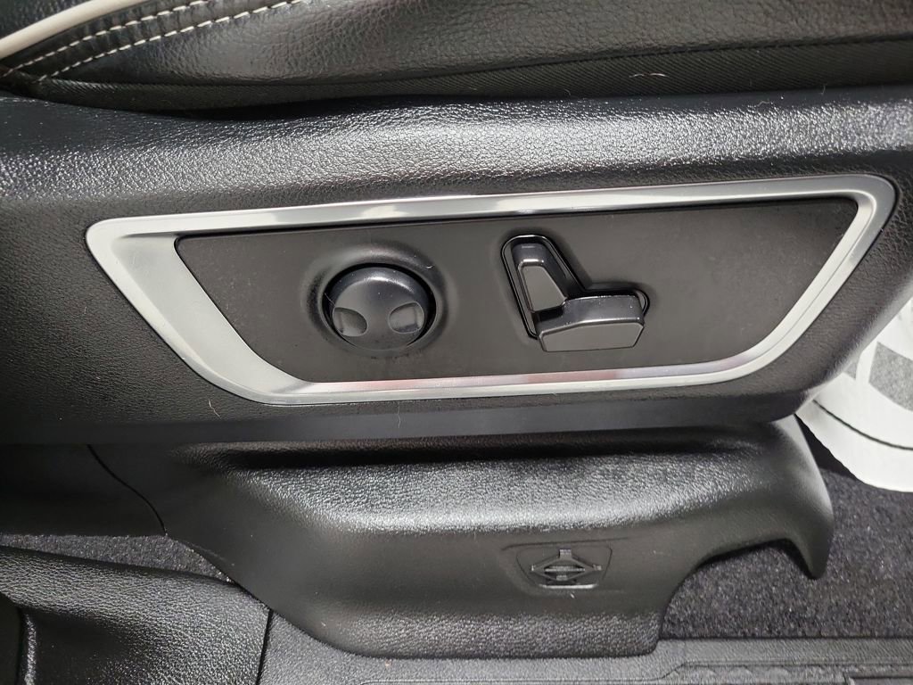 Used 2025 RAM 1500 Laramie w/ Night Edition image 27