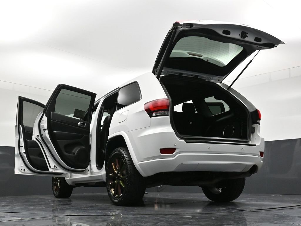 Used 2018 Jeep Grand Cherokee Altitude image 37