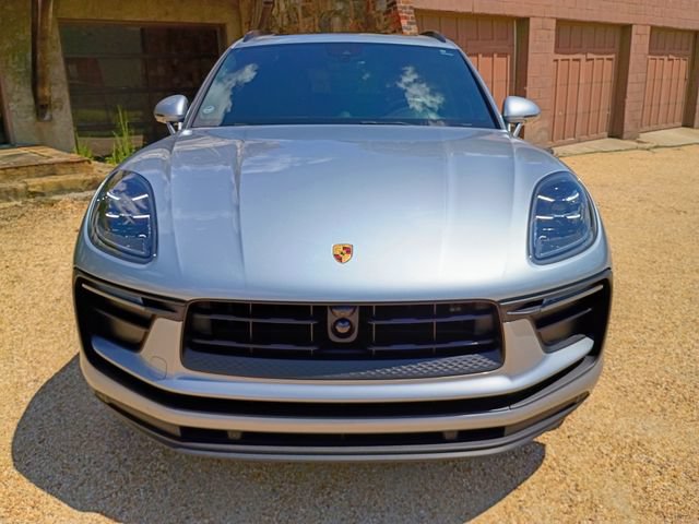 Used 2022 Porsche Macan AWD/4WD image 4