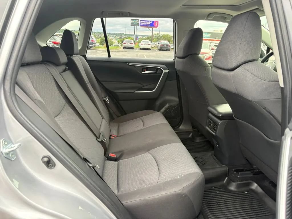 Used 2019 Toyota RAV4 XLE w/ Convenience Package AWD/4WD image 19
