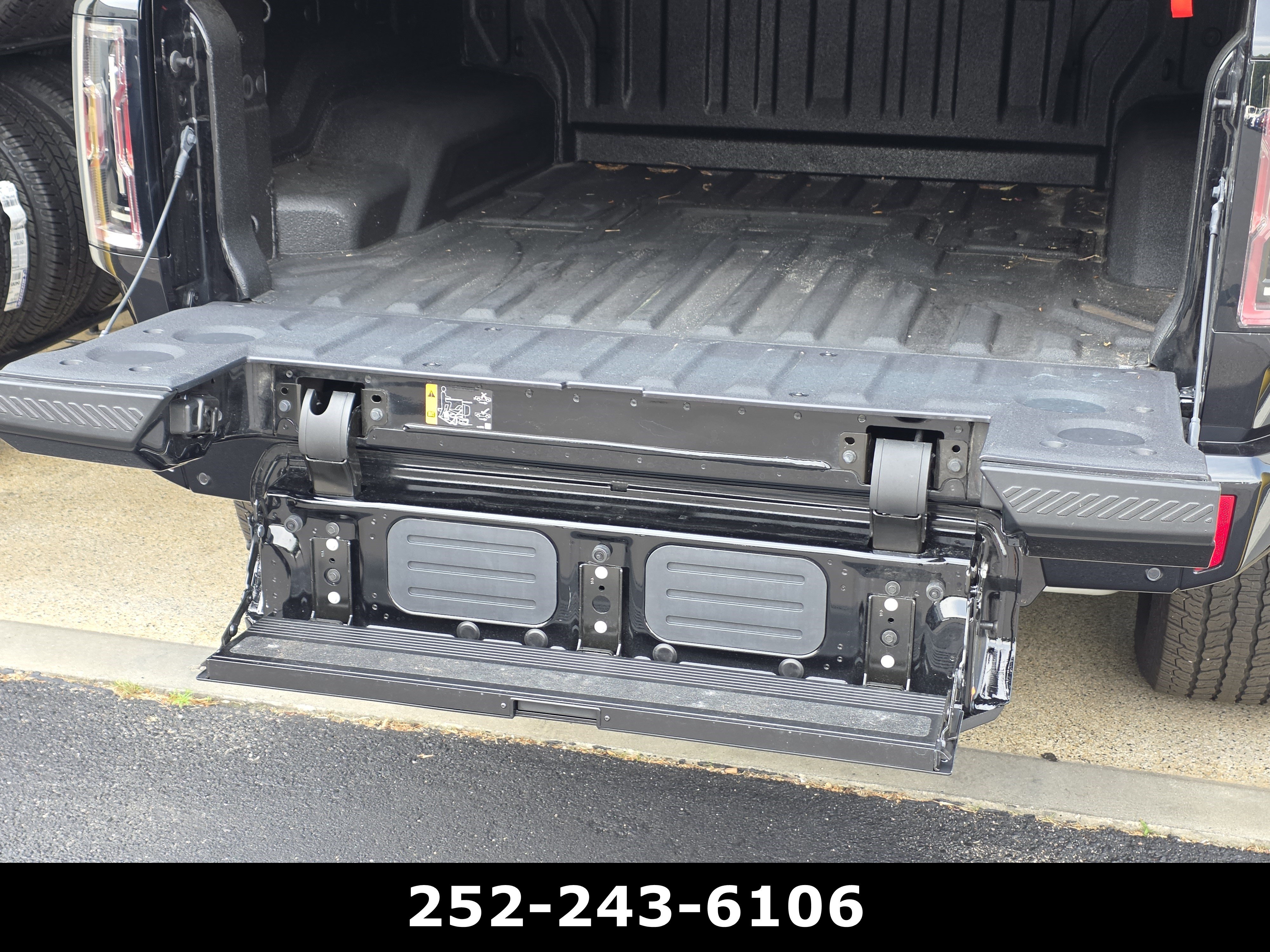 Used 2025 GMC Hummer EV 3X AWD/4WD image 43