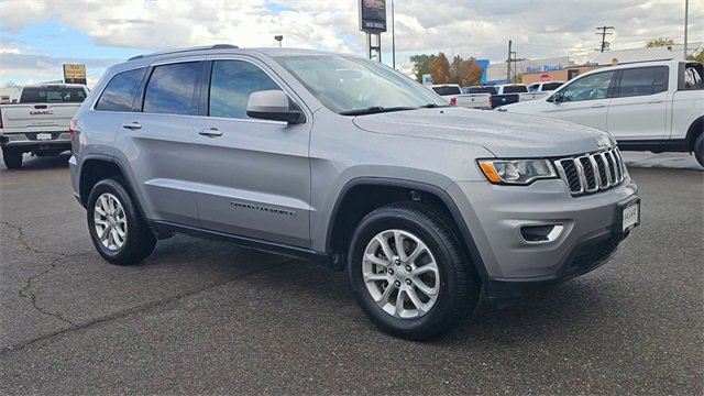 Used 2021 Jeep Grand Cherokee Laredo X image 2