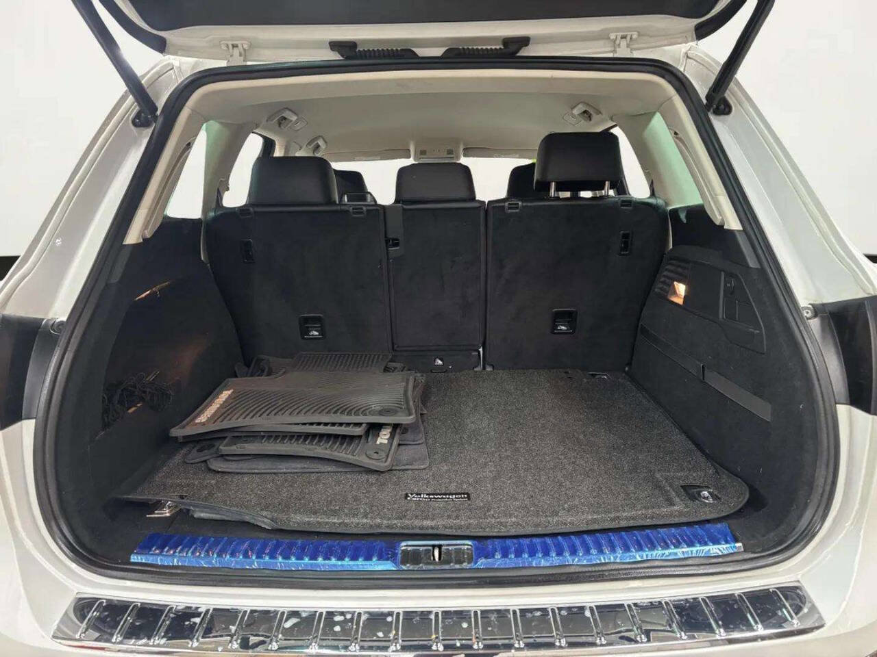 Used 2016 Volkswagen Touareg VR6 image 16