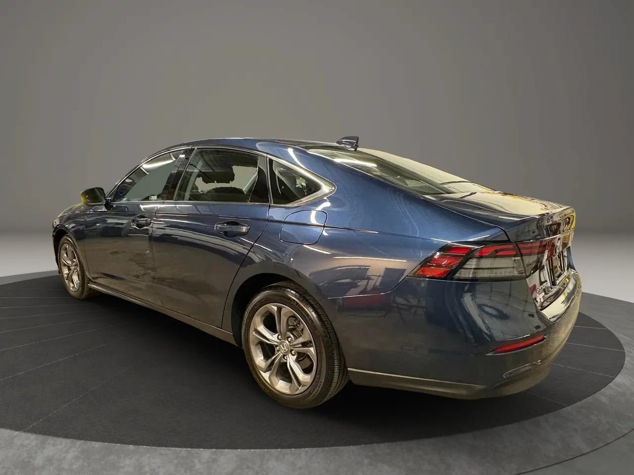 Used 2023 Honda Accord EX image 7