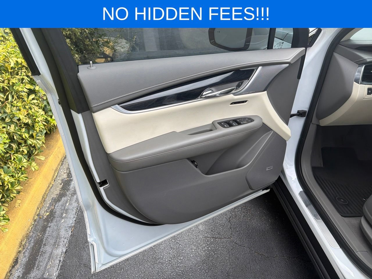 Used 2025 Cadillac XT6 Premium Luxury w/ LPO, Floor Liner Package FWD image 10
