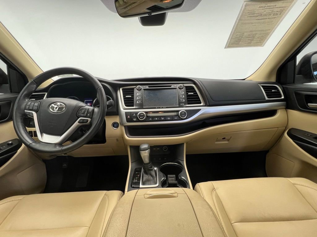 Used 2019 Toyota Highlander XLE image 11