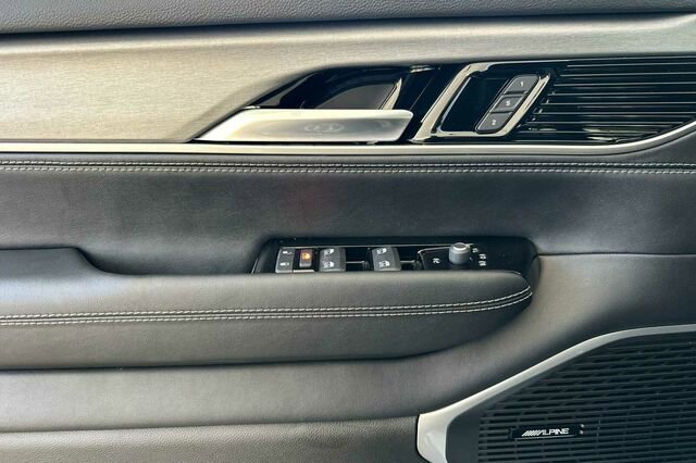 New 2025 Jeep Wagoneer 4WD w/ Convenience Group I image 8