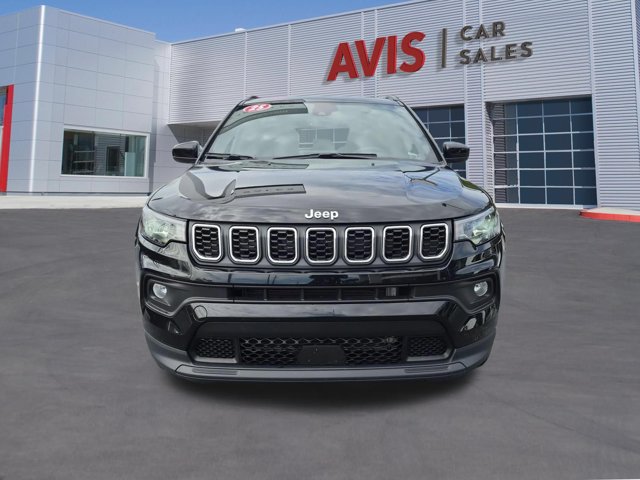 Used 2025 Jeep Compass Latitude w/ Sun & Sound Group AWD/4WD image 2