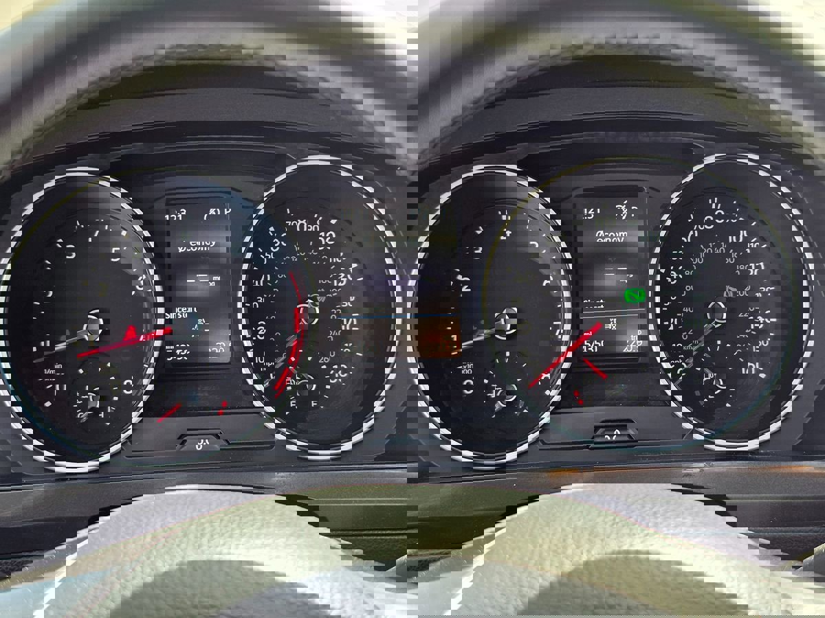 Used 2020 Volkswagen Tiguan SE w/ Panoramic Sunroof Package image 25