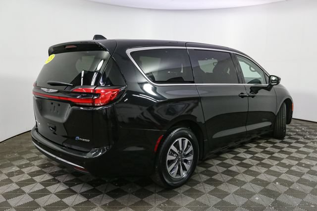 Used 2023 Chrysler Pacifica Touring-L FWD image 13