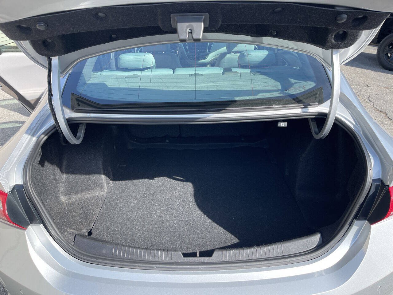 Used 2021 Chevrolet Malibu LT FWD image 21