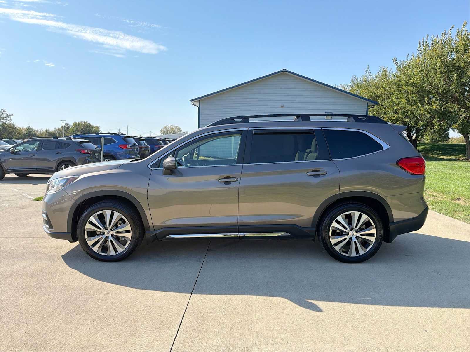 Used 2021 Subaru Ascent Limited w/ Technology Package AWD/4WD image 3