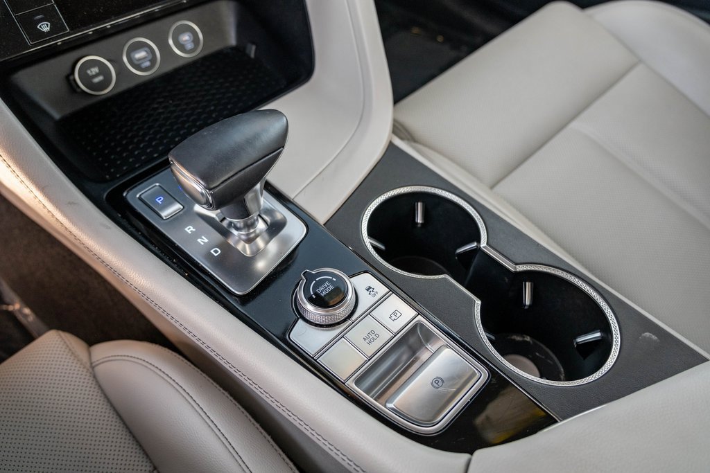 Used 2025 Genesis G70 2.5T image 19