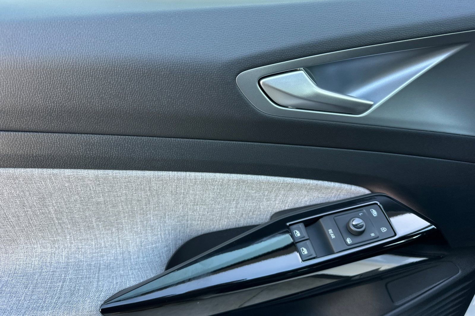 New 2026 Volkswagen ID.4 Pro RWD image 9