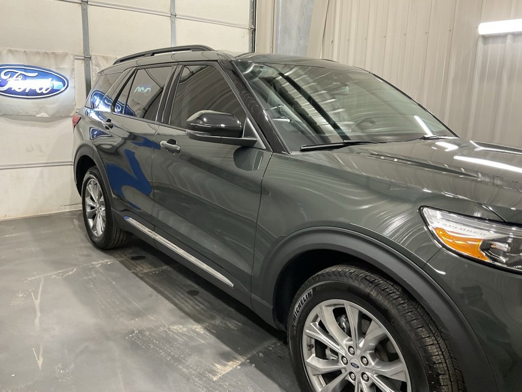 Used 2024 Ford Explorer XLT w/ Equipment Group 202A image 4