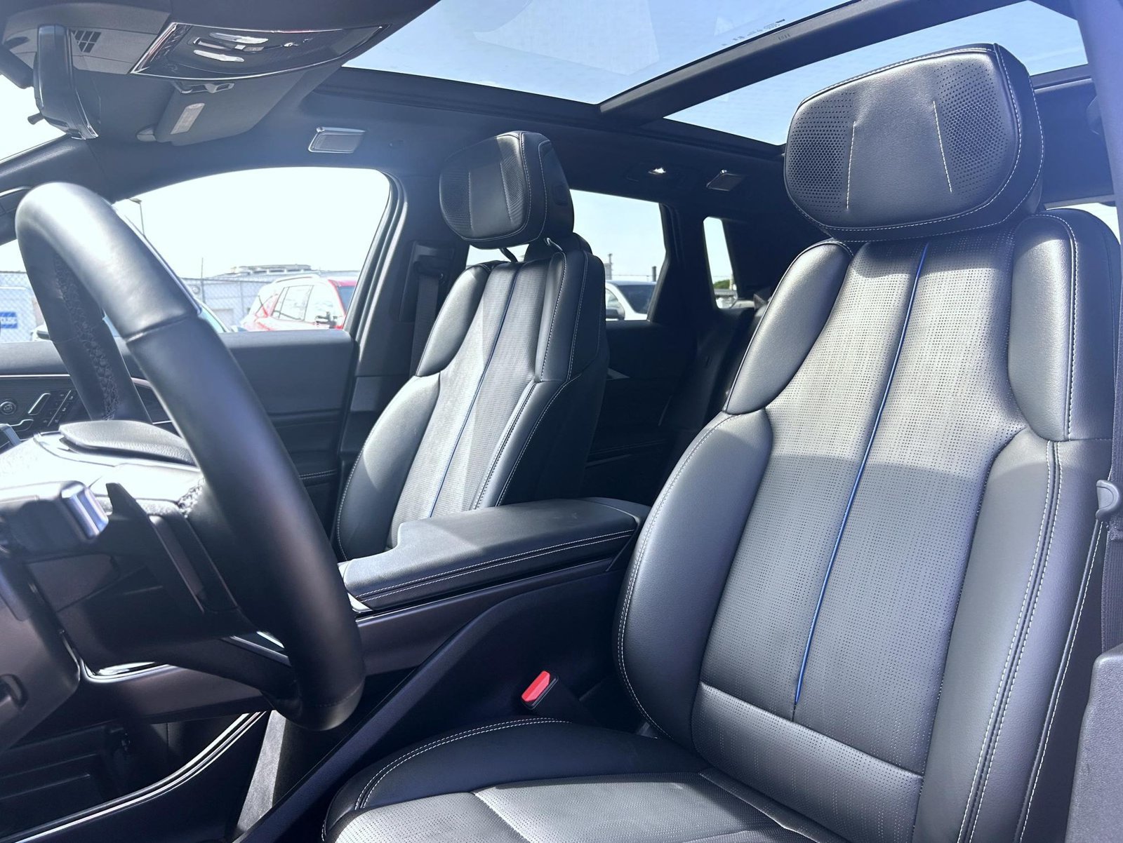 Certified 2026 Cadillac Lyriq Premium Luxury w/ LPO, Floor Liner Package AWD/4WD image 17