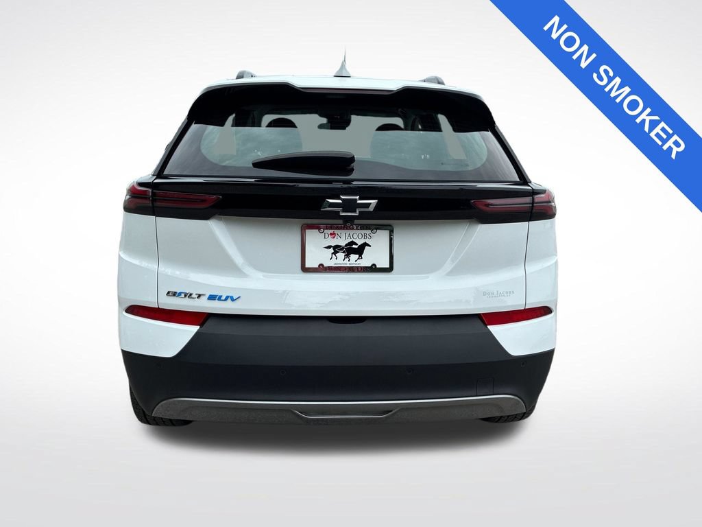 Used 2022 Chevrolet Bolt EUV LT w/ Comfort Package FWD image 4