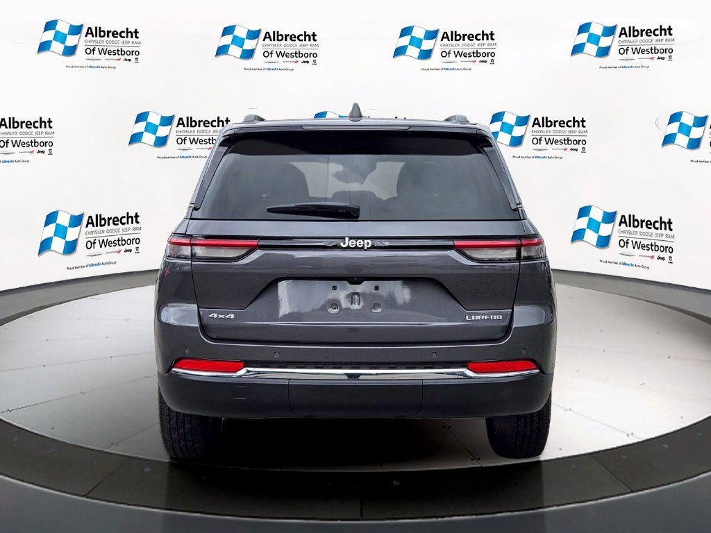 Used 2024 Jeep Grand Cherokee Laredo AWD/4WD image 4