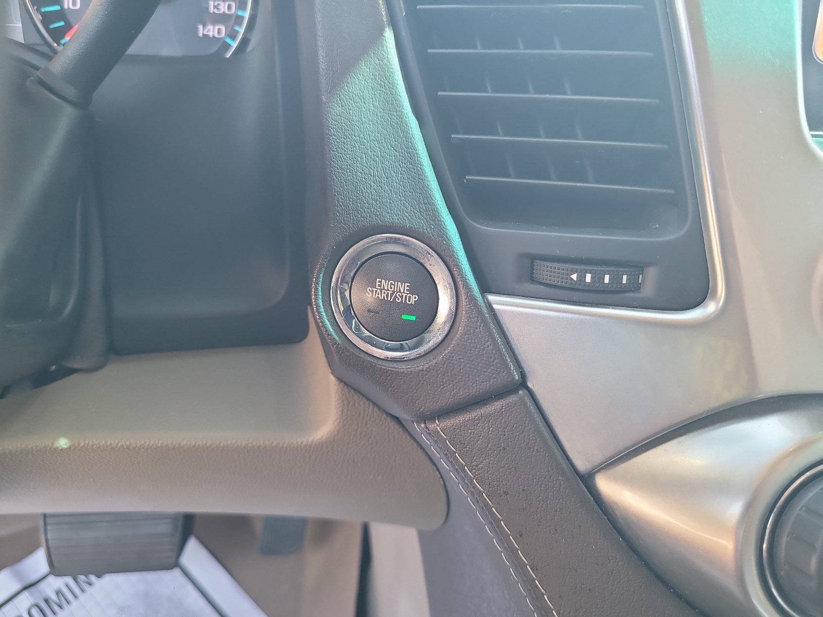 Used 2020 Chevrolet Suburban Premier AWD/4WD image 19