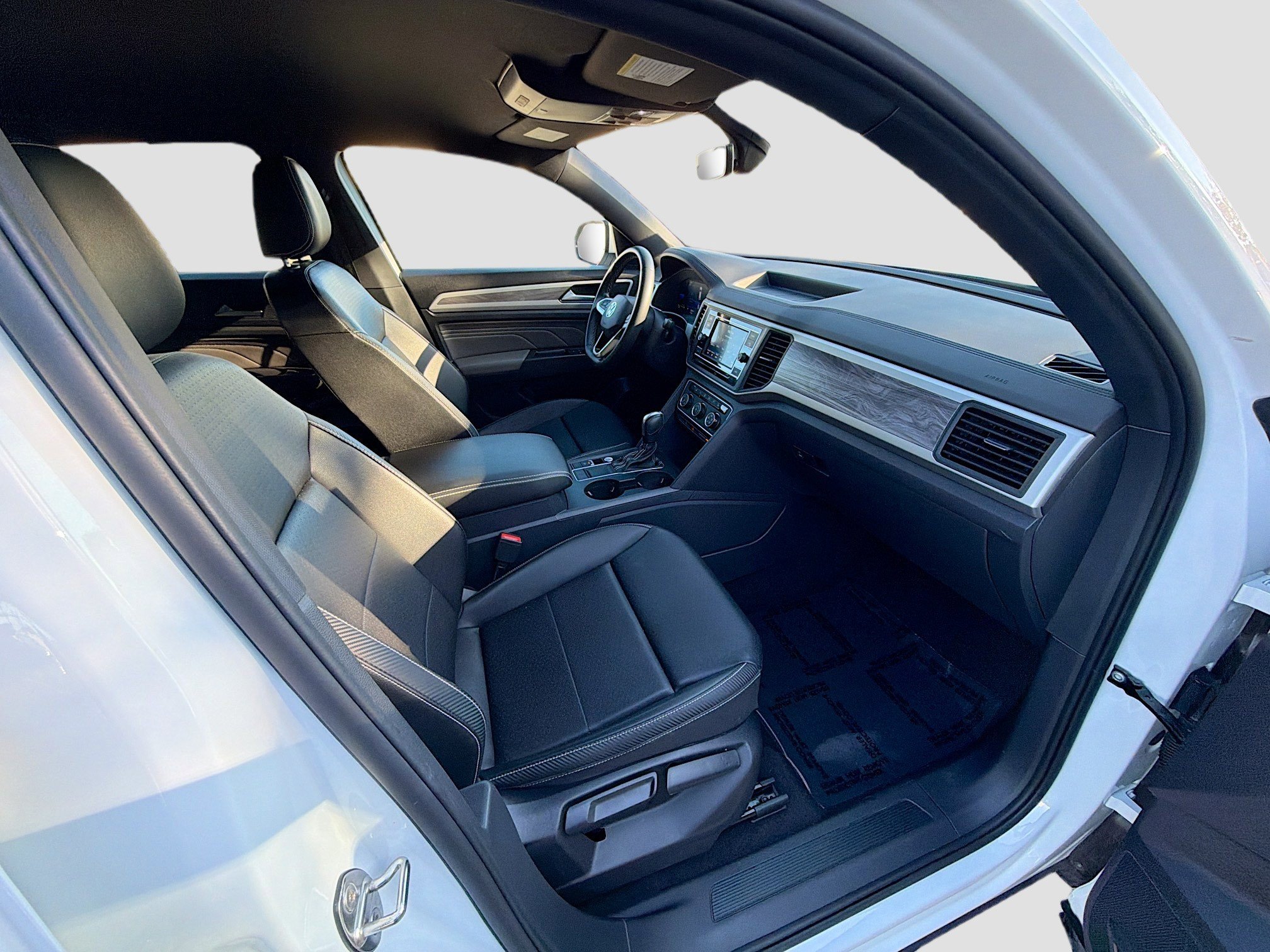 Used 2023 Volkswagen Atlas Cross Sport SE image 30