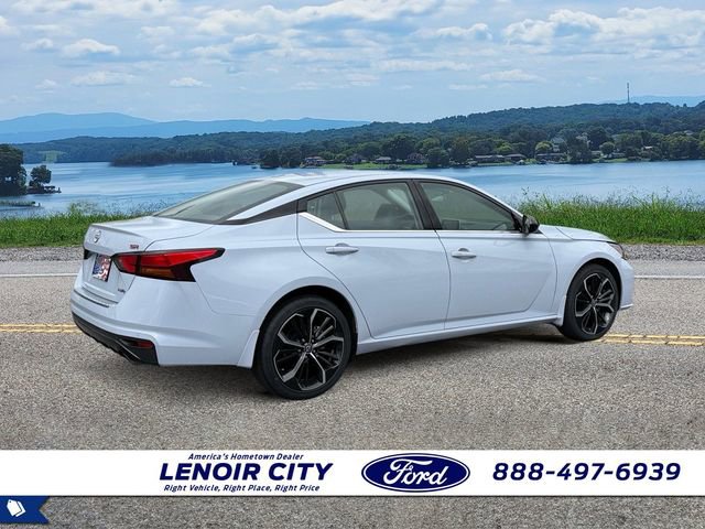 Used 2023 Nissan Altima 2.5 SR AWD/4WD image 3