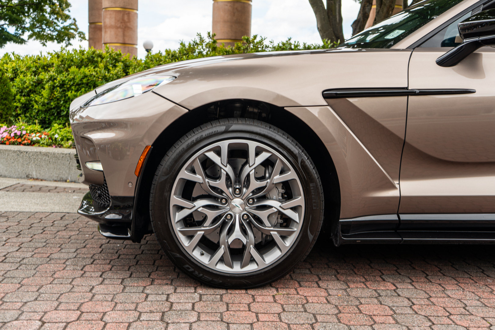 Used 2023 Aston Martin DBX 707 AWD/4WD image 4