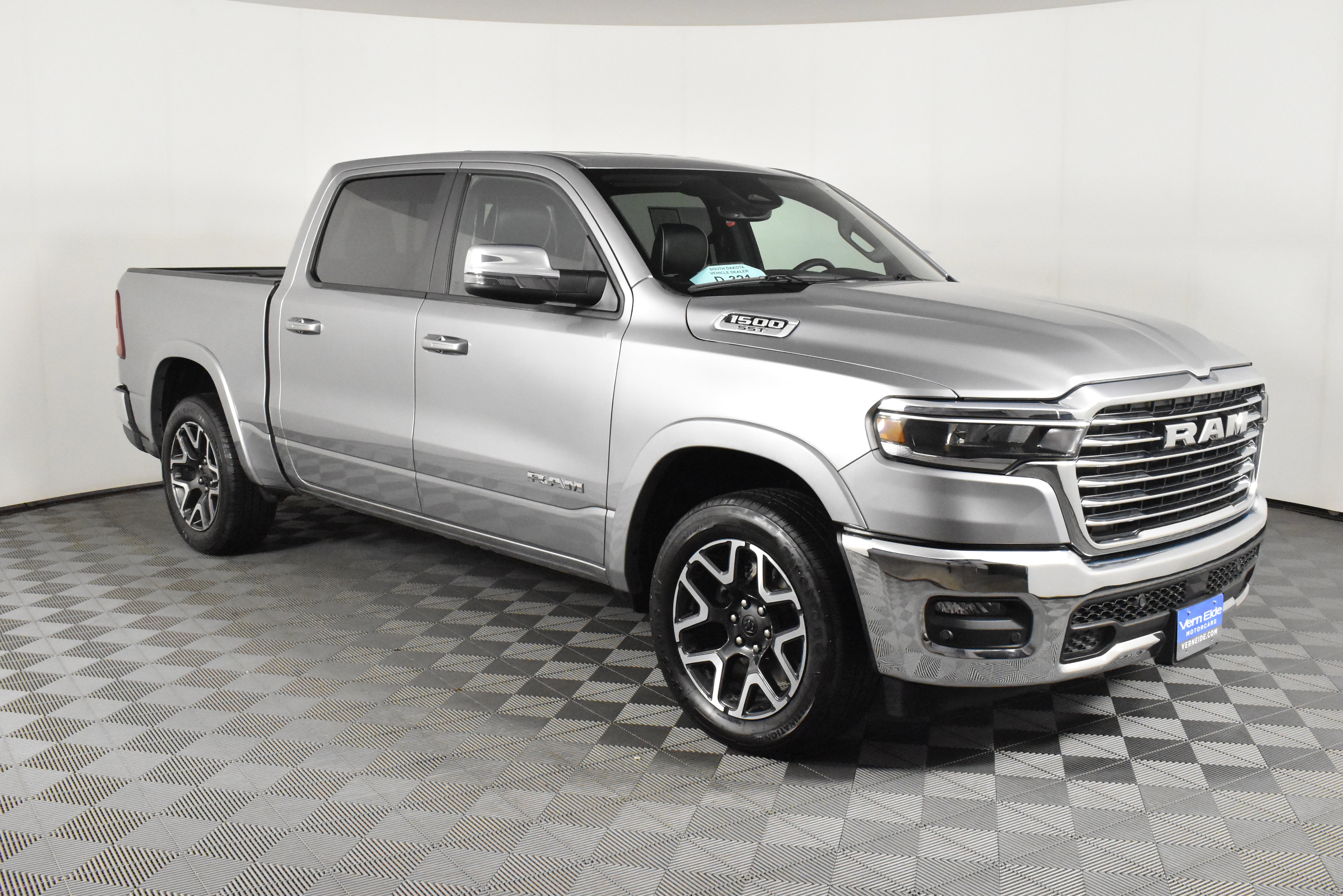 Used 2025 RAM 1500 Laramie image 4