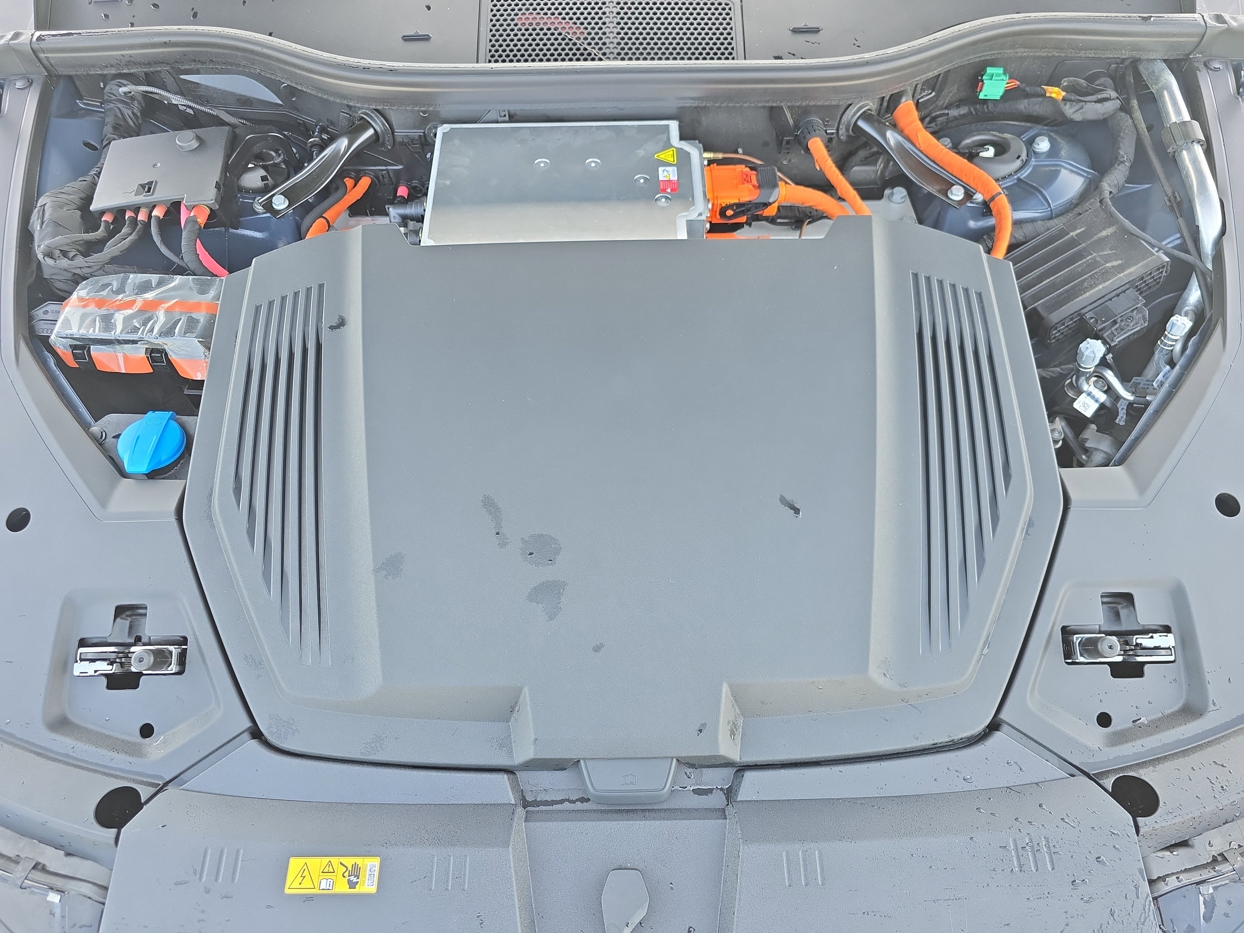 Used 2024 Audi Q8 e-tron Prestige w/ Prestige Package image 28