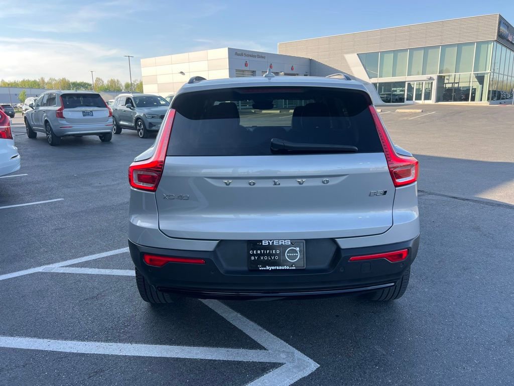 Used 2023 Volvo XC40 B5 Plus w/ Driver Assist Package image 3