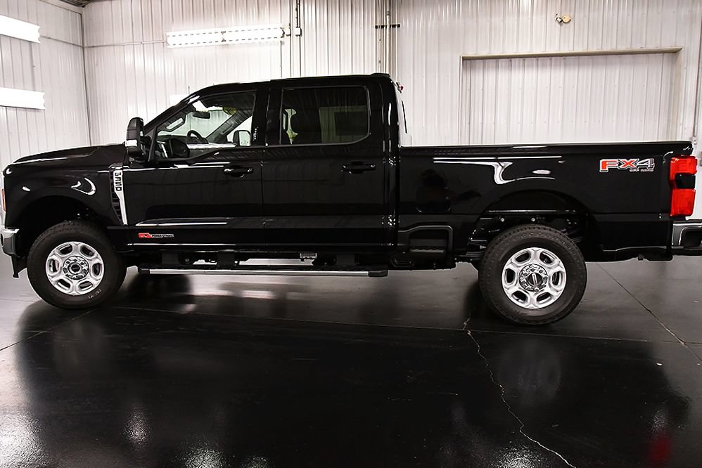 New 2026 Ford F350 XLT w/ XLT Premium Package AWD/4WD image 4