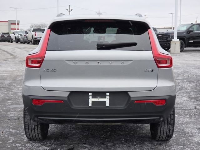 Used 2025 Volvo XC40 B5 Plus image 24