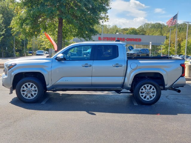 Used 2024 Toyota Tacoma SR5 AWD/4WD image 10