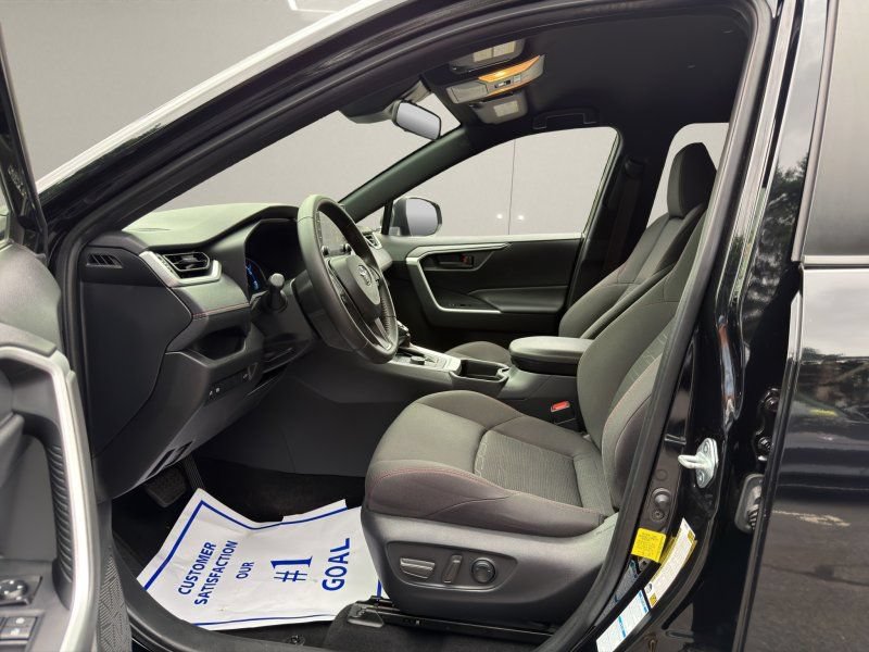 Used 2021 Toyota RAV4 SE AWD/4WD image 9