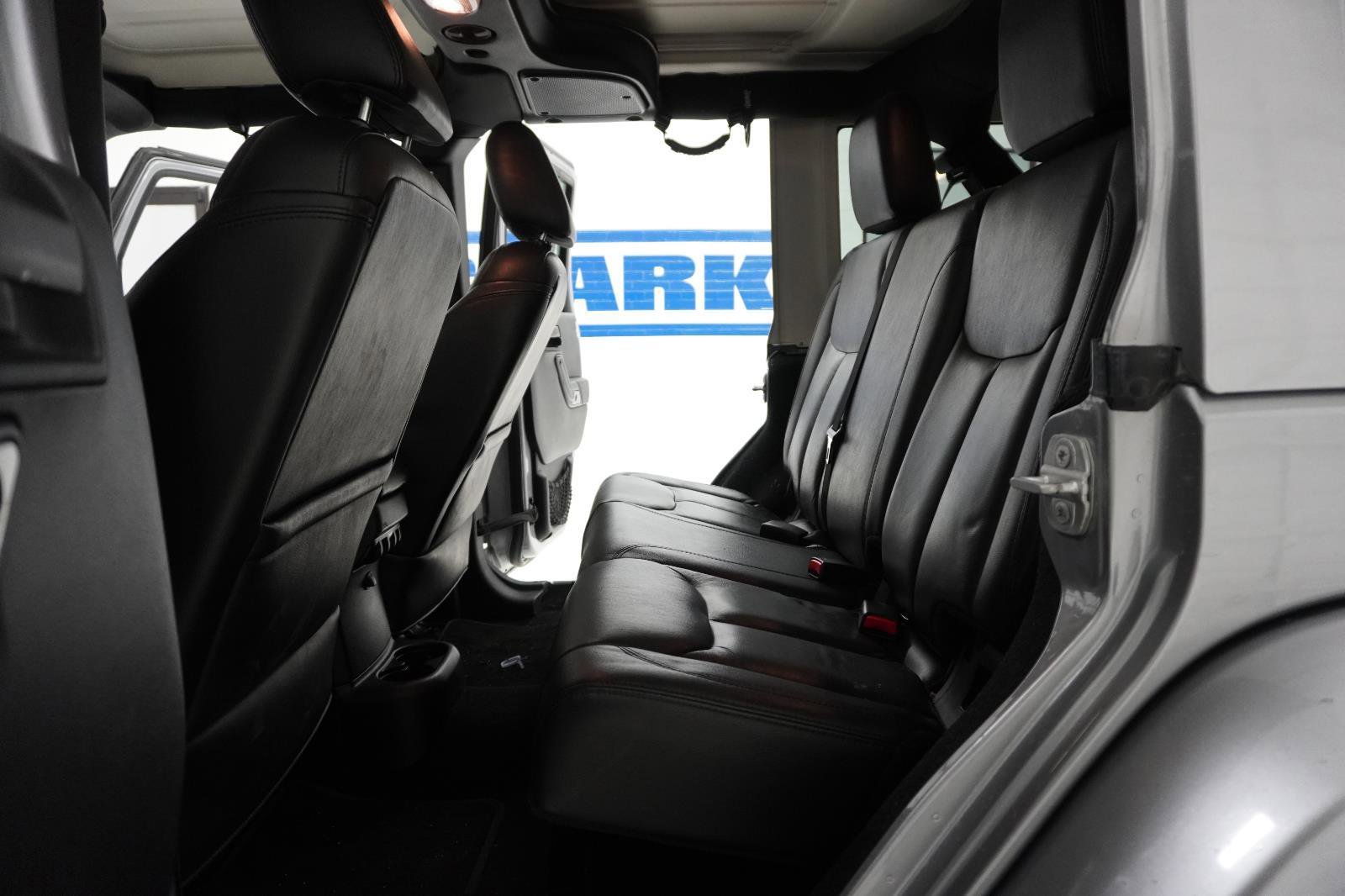 Used 2015 Jeep Wrangler Altitude image 28