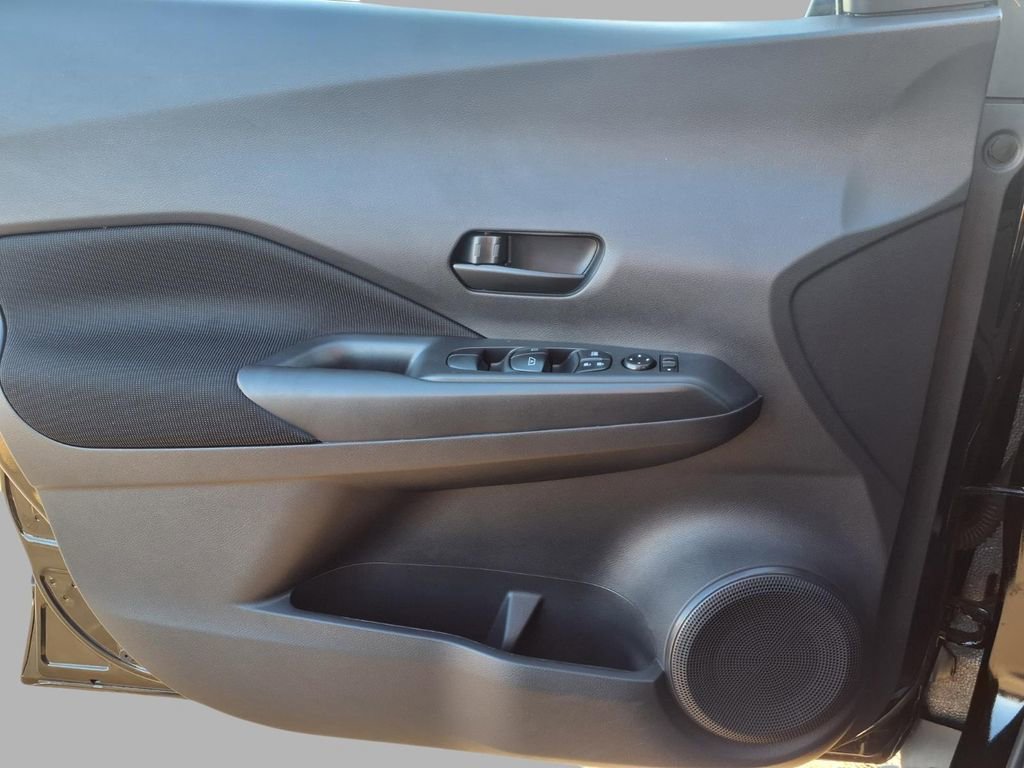 Certified 2025 Nissan Kicks Play S image 18
