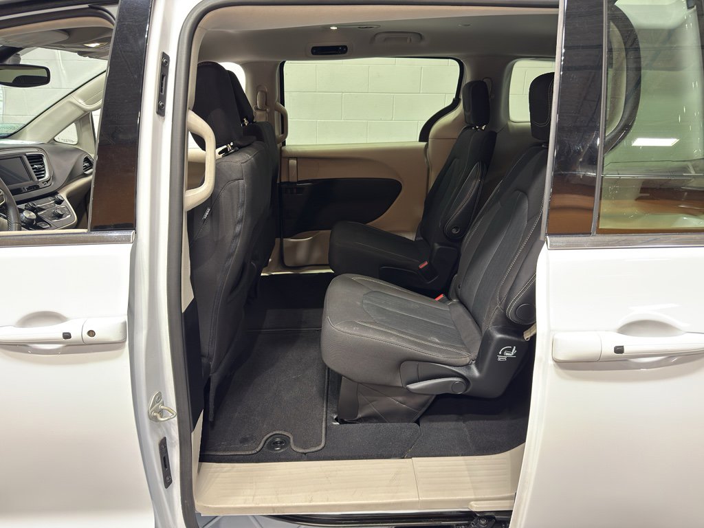 Used 2024 Chrysler Voyager LX FWD image 10