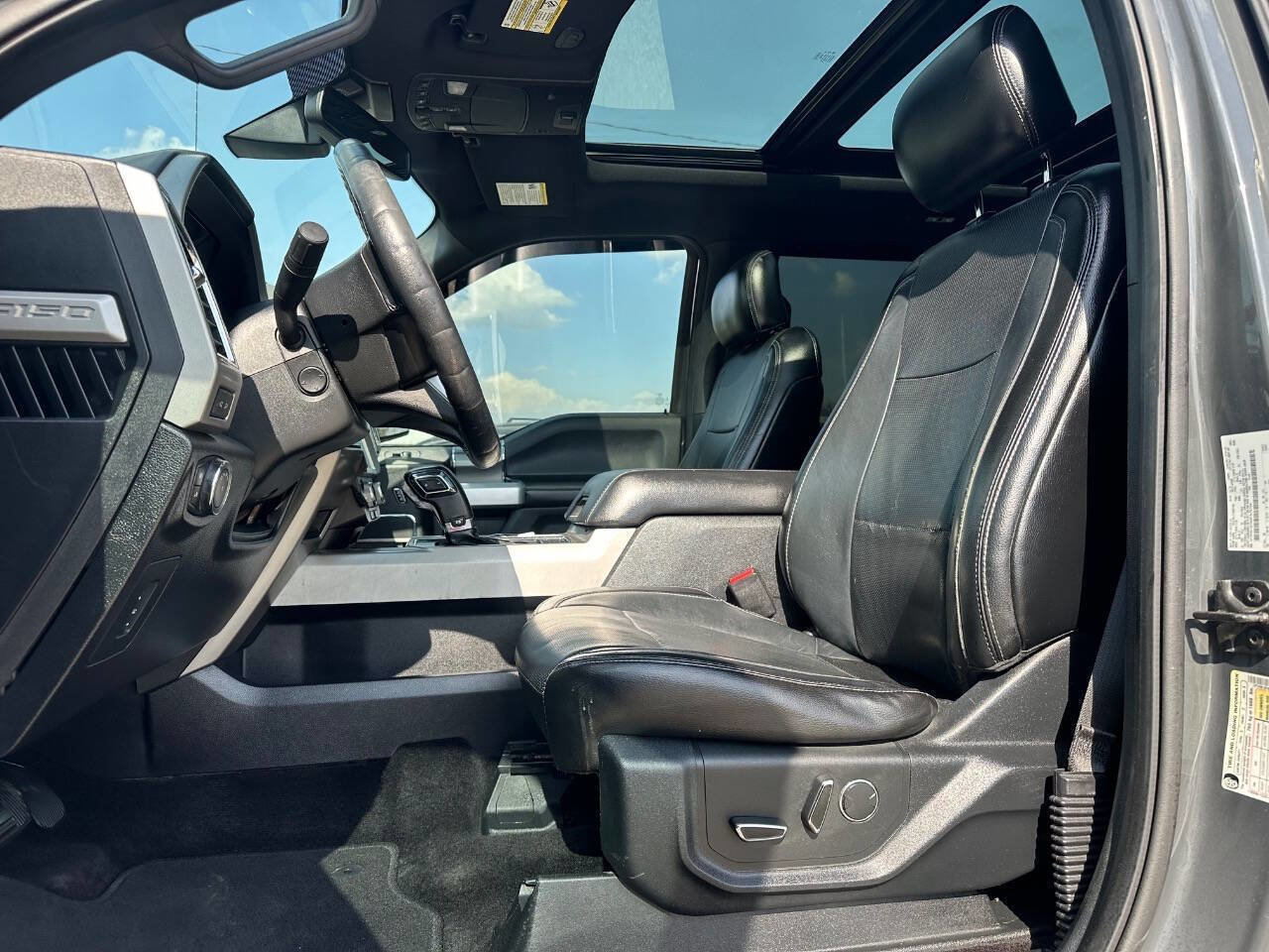 Used 2017 Ford F150 Lariat w/ Equipment Group 502A Luxury AWD/4WD image 2