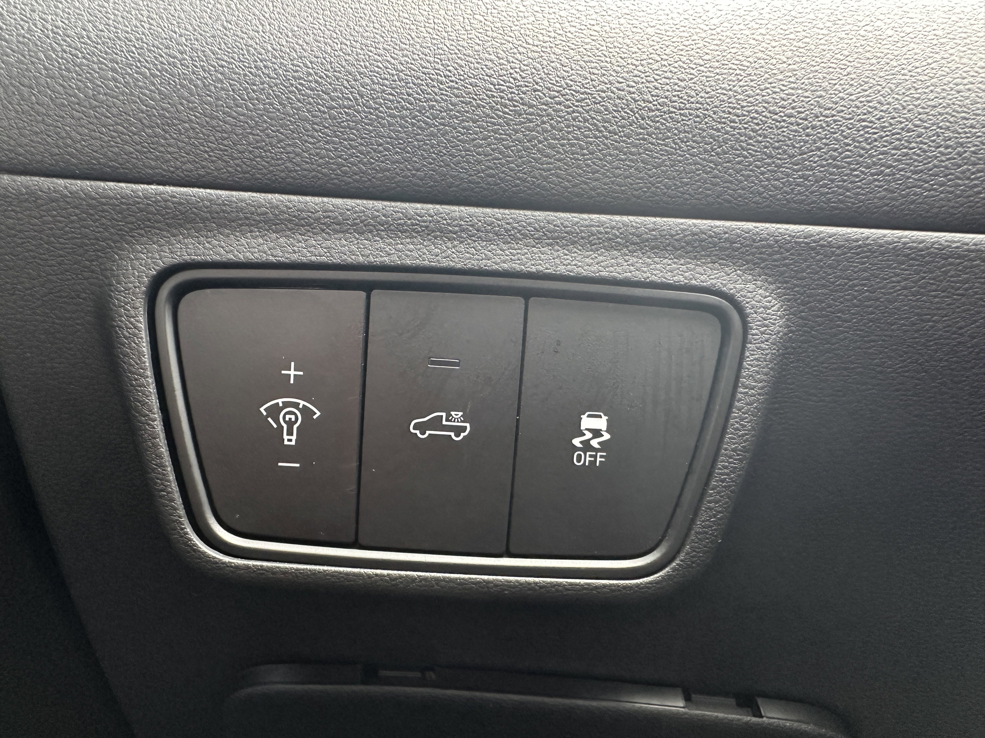 Used 2023 Hyundai Santa Cruz SEL Premium w/ Cargo Package image 17