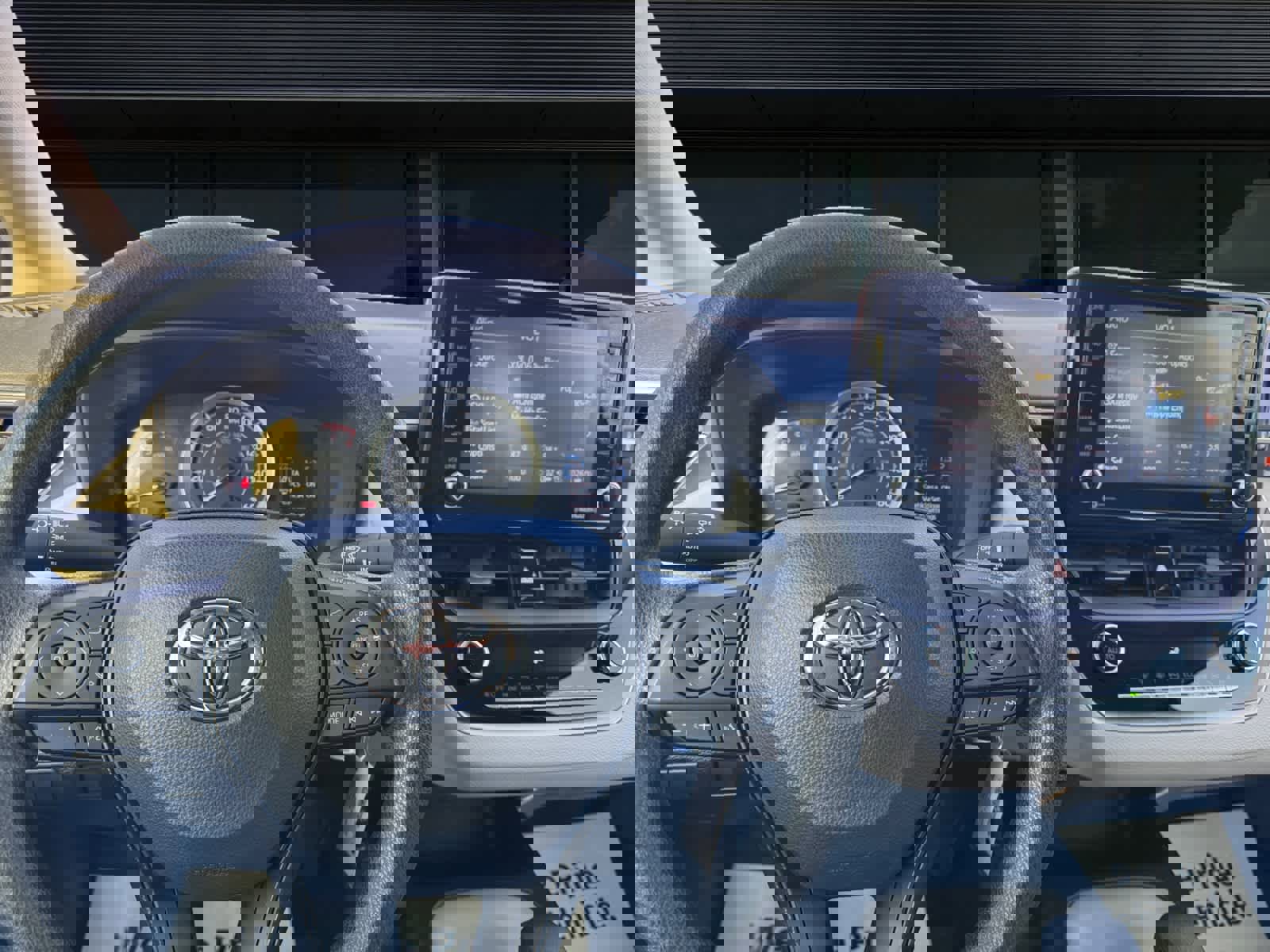 Certified 2022 Toyota Corolla LE image 3