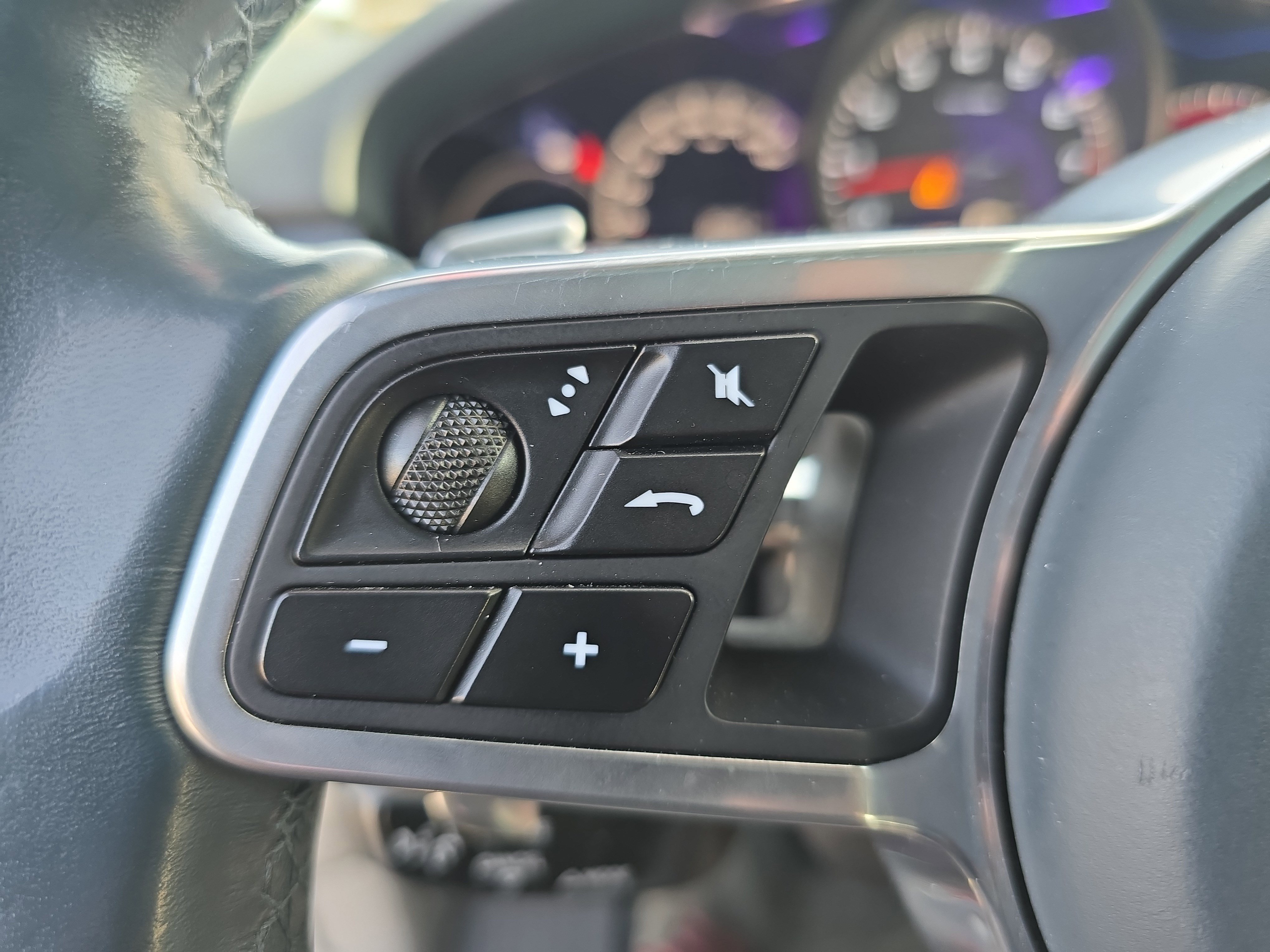 Used 2022 Porsche Cayenne S image 16