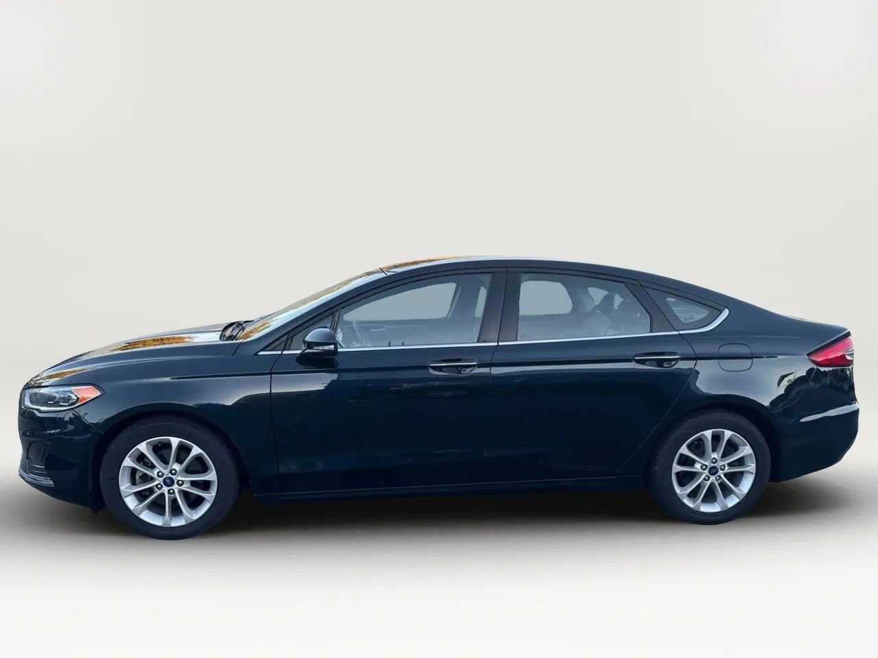 Used 2020 Ford Fusion SEL image 6