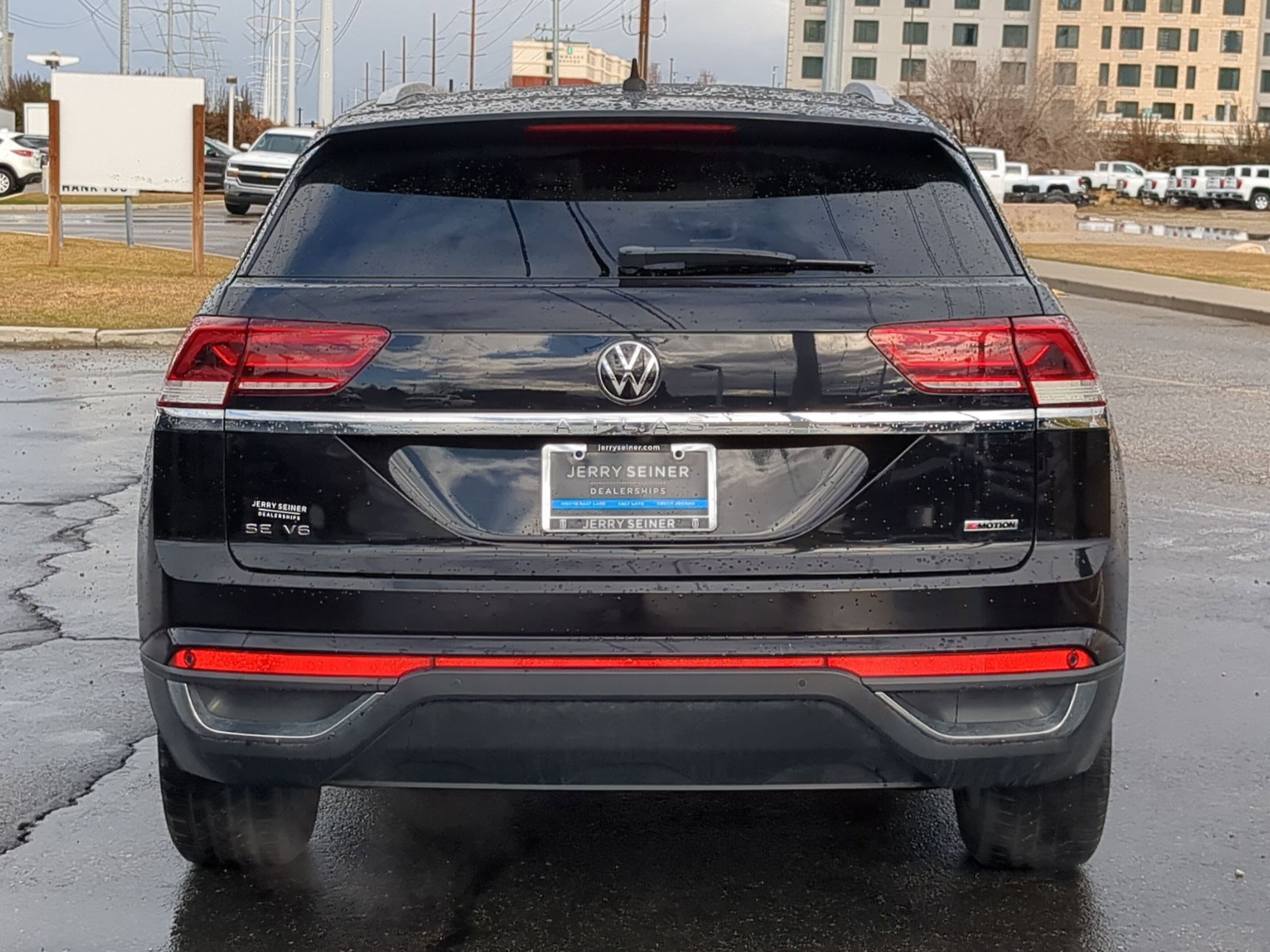 Used 2020 Volkswagen Atlas Cross Sport SE w/ Panoramic Sunroof Package image 5