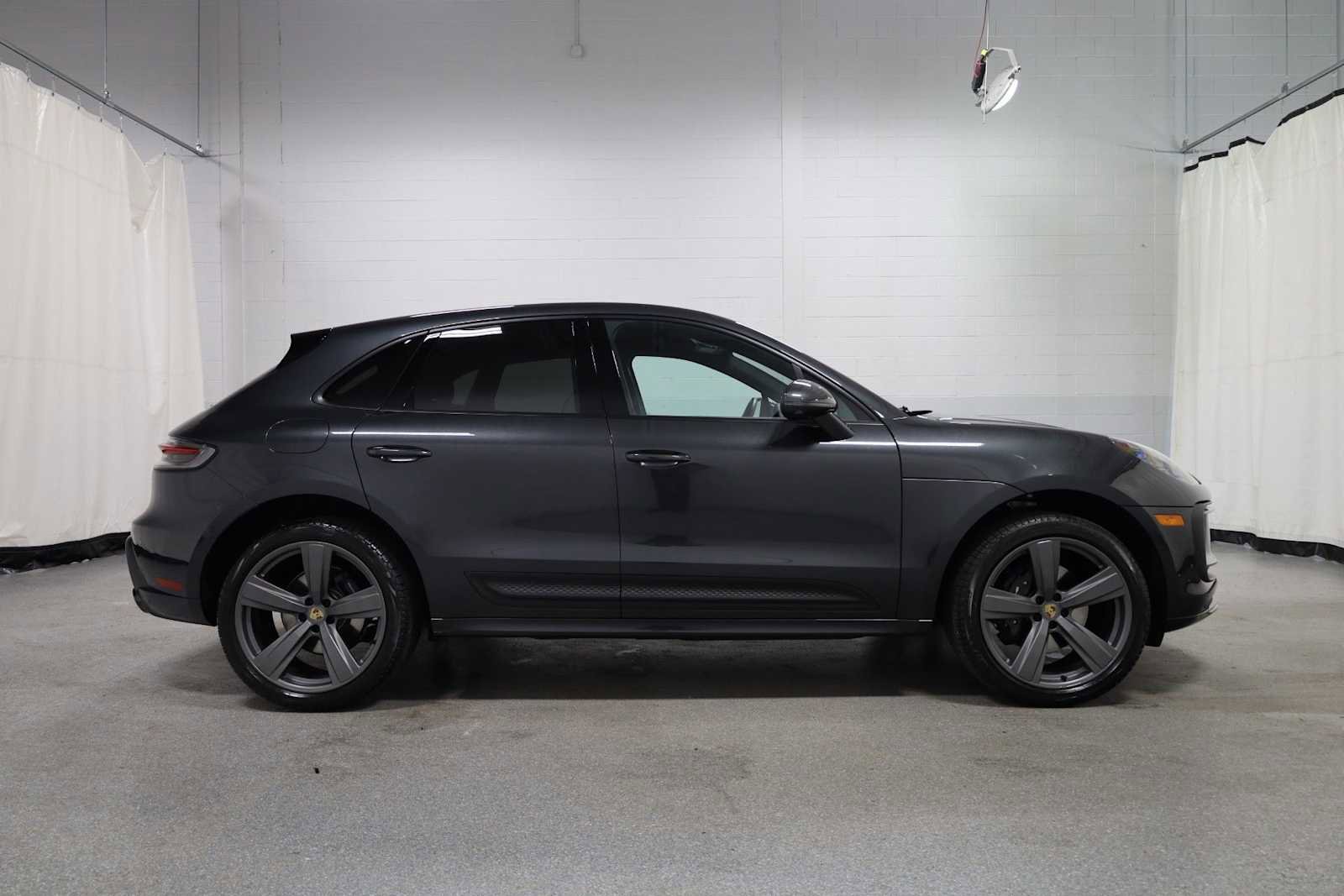 Certified 2024 Porsche Macan AWD/4WD image 10