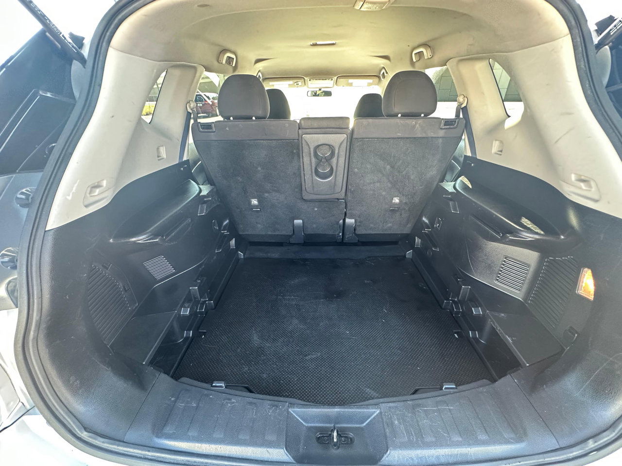 Used 2016 Nissan Rogue SV image 9
