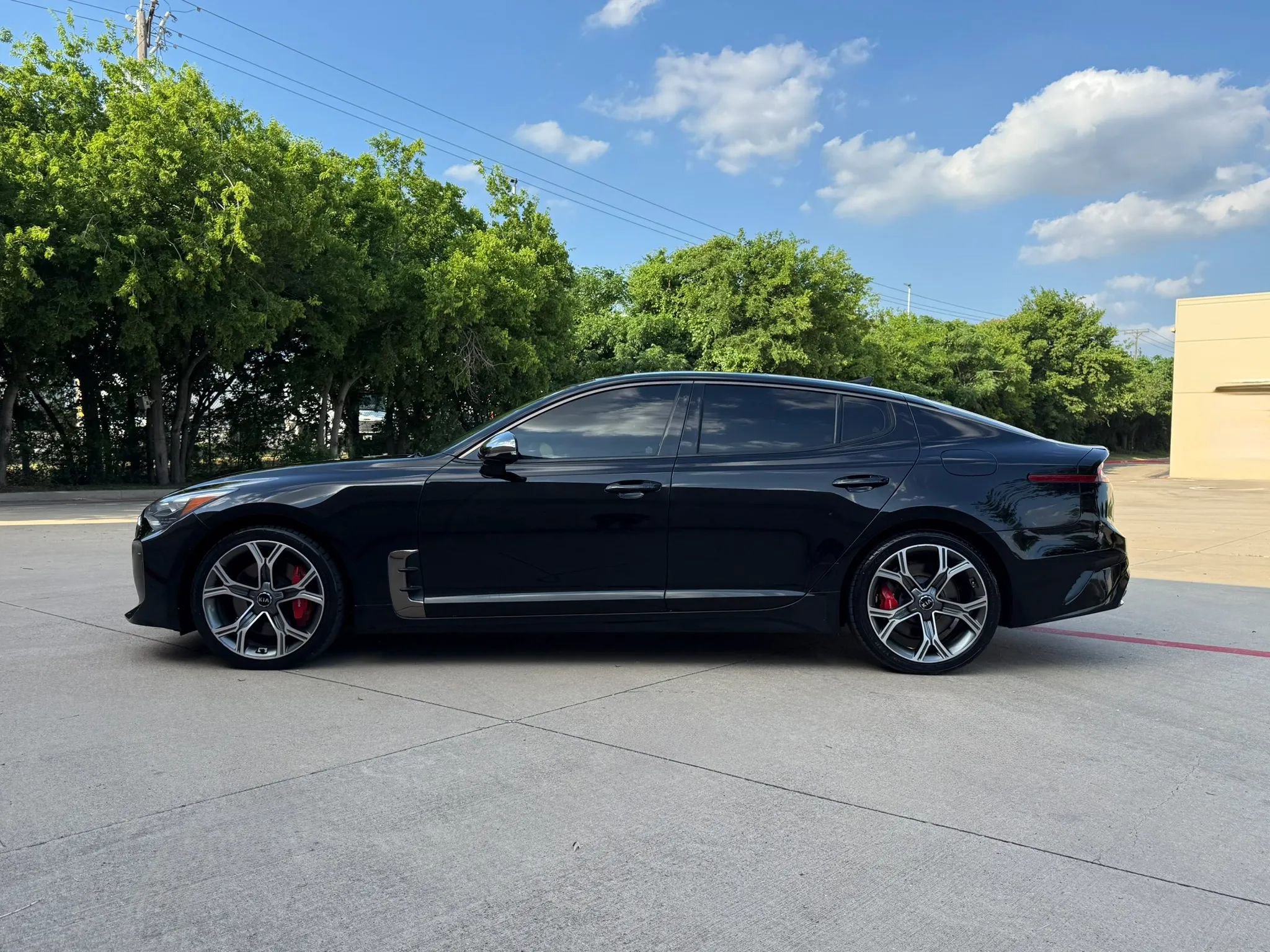 Used 2018 Kia Stinger GT1 RWD image 3