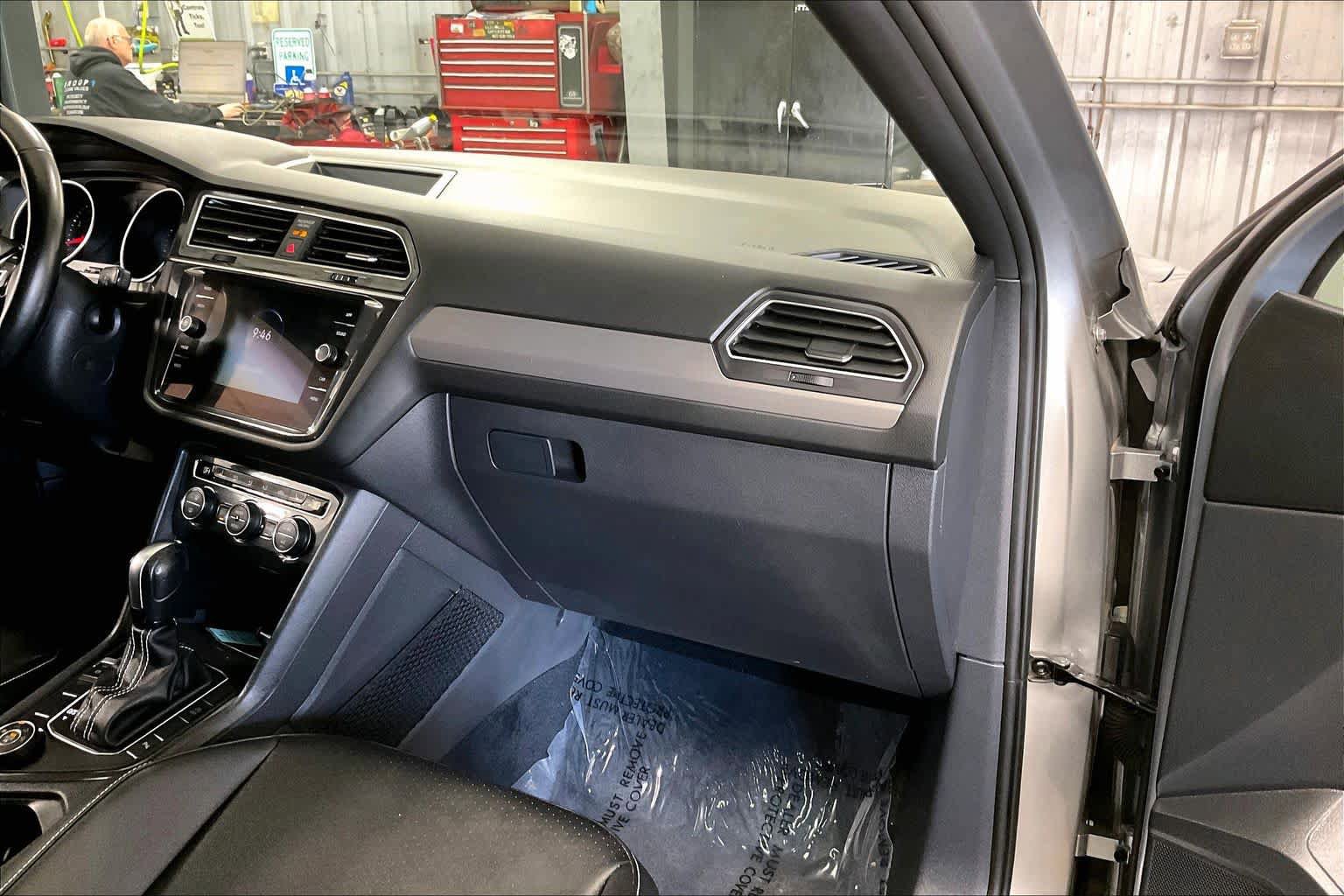 Used 2021 Volkswagen Tiguan SE R-Line AWD/4WD image 19