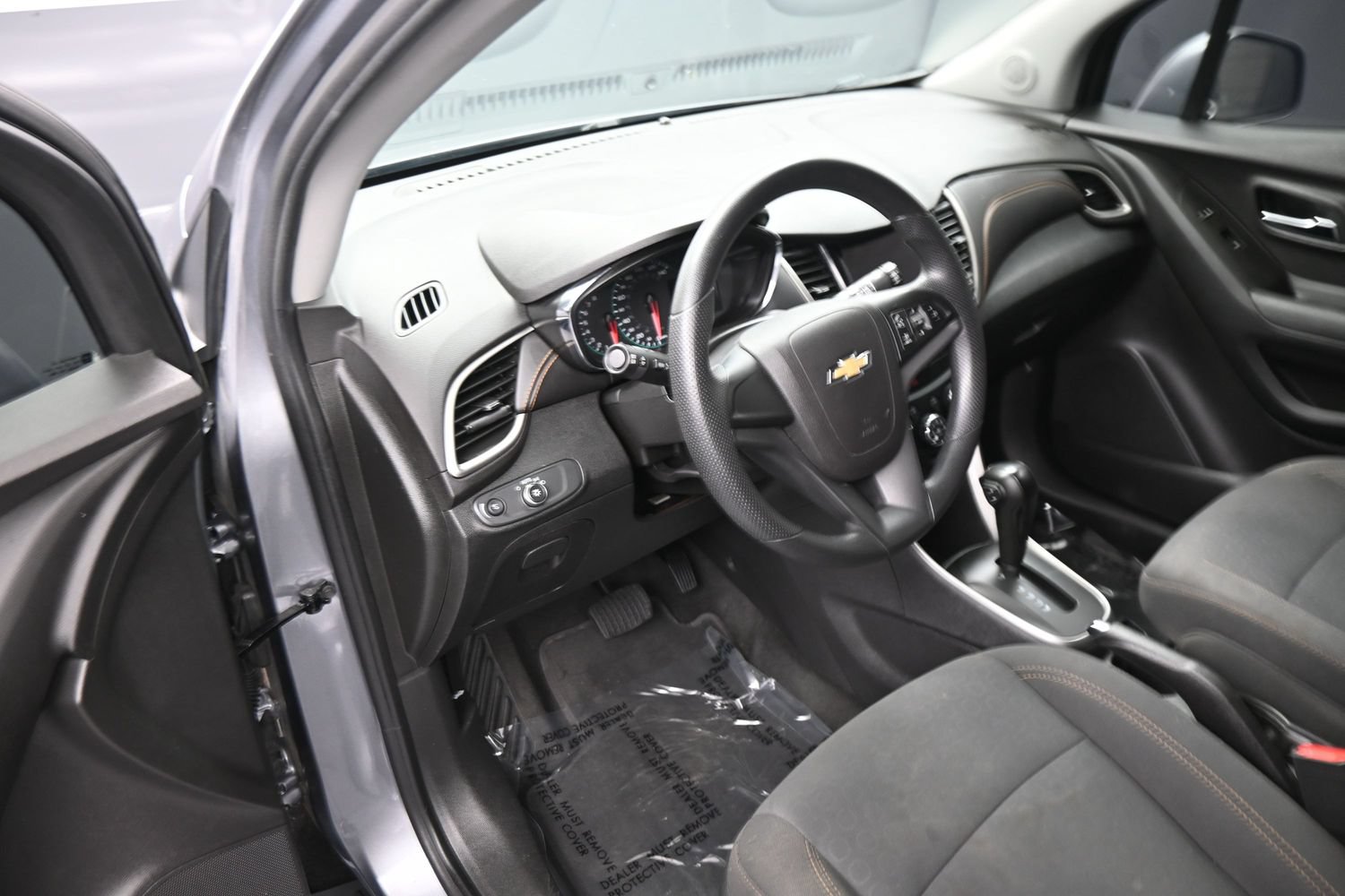 Used 2020 Chevrolet Trax LS FWD image 12